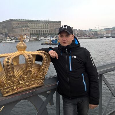  ,   Alex, 42 ,   