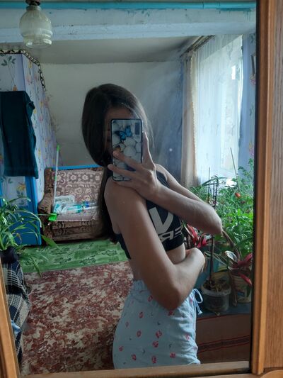  ,   Violetta, 26 ,   ,   