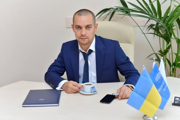  ,   Artem, 38 ,   ,   , c 