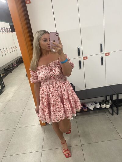  ,   Kari, 32 ,  