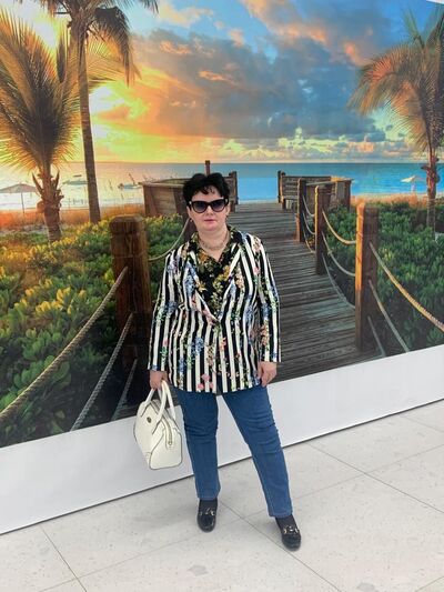  ,   Elena, 55 ,   c 