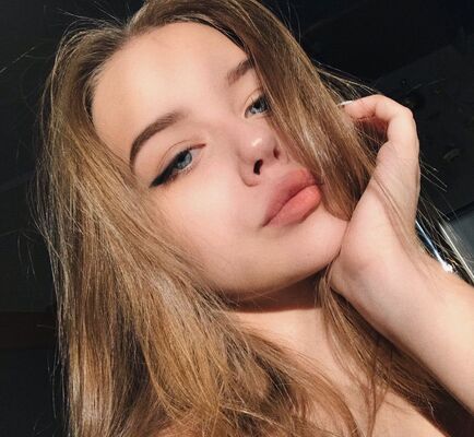  ,   Julia, 24 ,   ,   