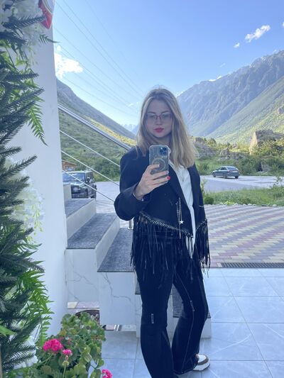 ,   Regina, 25 ,     , c 