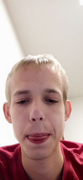  ,   Maksis, 22 ,   ,   