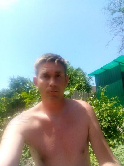  ,   Viktor, 34 ,  