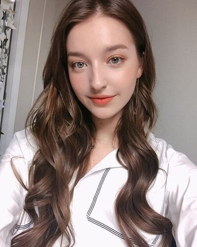  -,   Eva, 22 ,   c 