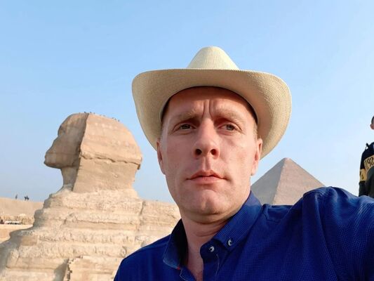  ,   Nik, 46 ,   ,   