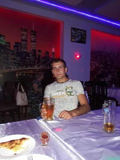  ,   Artur, 32 ,   ,   , c 