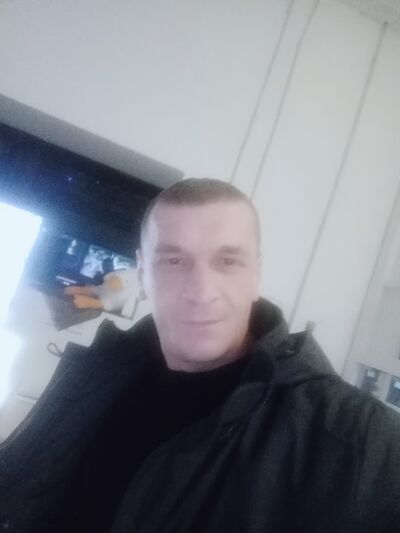  ,   Nik, 44 ,   ,   