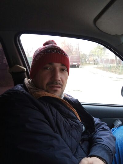   ,   Max, 44 ,   