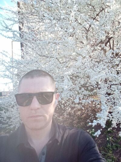  ,   Anton, 37 ,   ,   