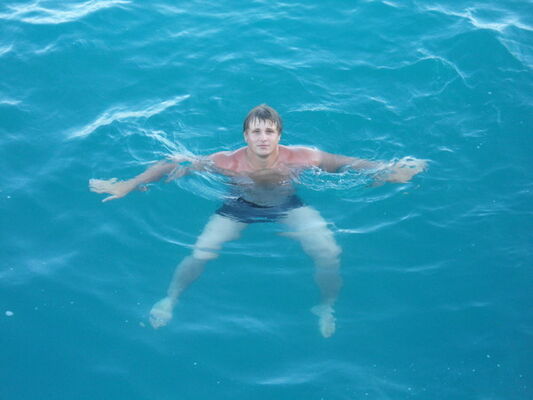  ,   Viktor, 35 ,   