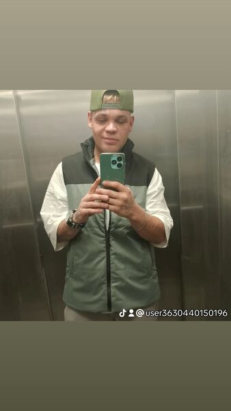   ,   Alexander, 32 ,   ,   , c , 