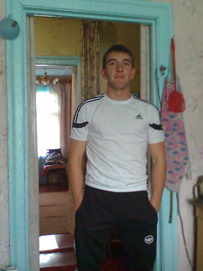 ,   Viktor, 31 ,  