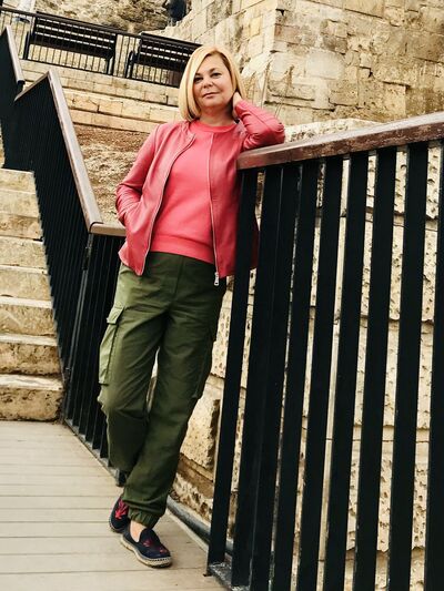  ,   Elena, 48 ,   c 