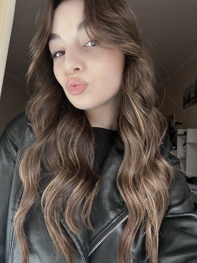  ,   Sabina, 19 ,     
