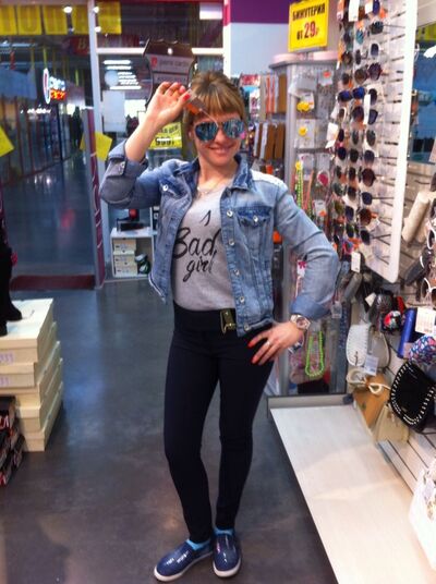  ,   Olia, 44 ,  