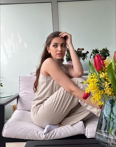  ,   Laura, 30 ,   ,   