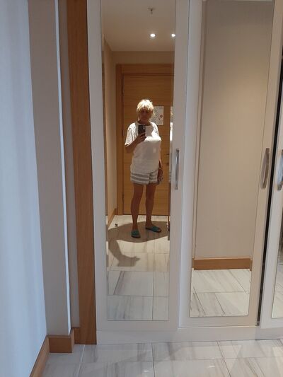  ,   Larisa, 60 ,   c 