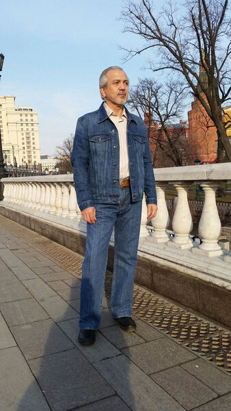  ,   Bek, 51 ,  