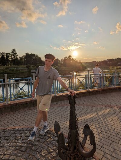  ,   Artyom, 22 ,   ,   