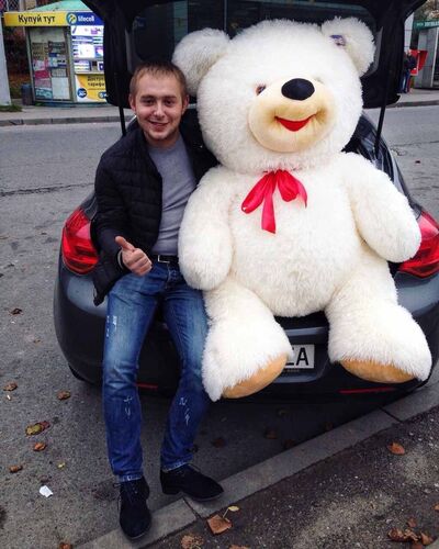  ,   Pavlo, 32 ,   