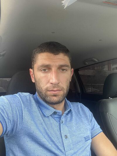  ,   Armen, 34 ,  