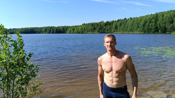  Utopia,   Mikhail, 33 ,   ,   