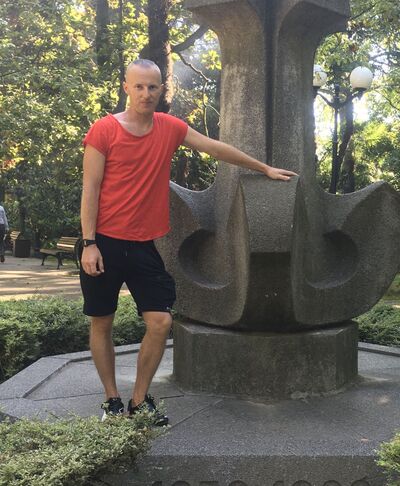  ,   Axel, 37 ,   c 