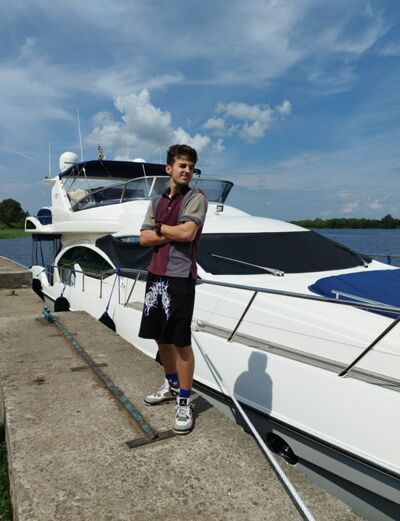  ,   Stefan, 22 ,   ,   