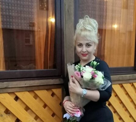  ,   Mila, 43 ,  