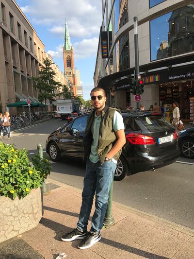  ,   Gigi, 25 ,   ,   