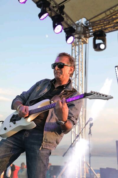  ,   Levon, 50 ,   ,   , c , 