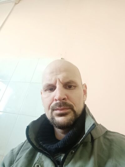  ,   Artur, 41 ,   ,   