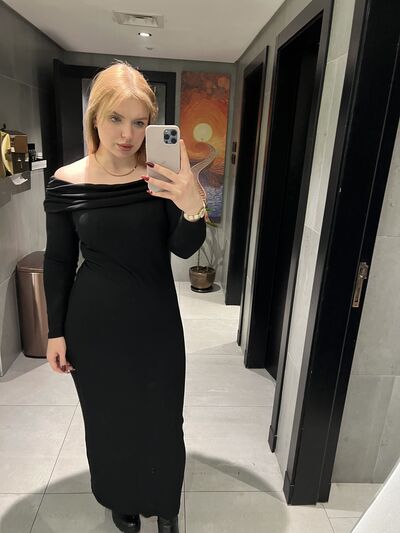  ,   Diana, 25 ,   ,   