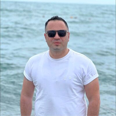  ,   Niel Steve, 49 ,   c 