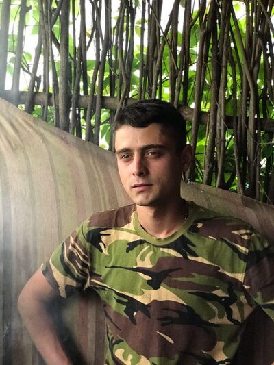  ,   Artiom, 25 ,   