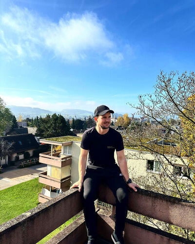  ,   Viktor, 27 ,   ,   