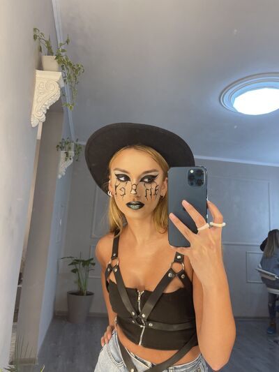  ,   Diana, 28 ,   ,   