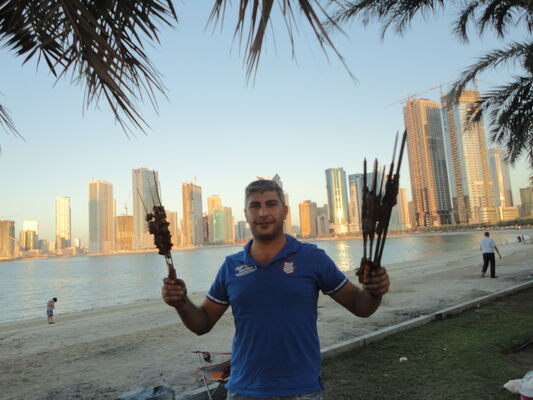  ,   Max, 42 ,   ,   