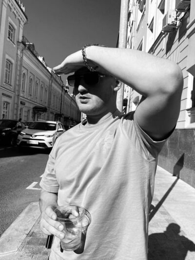  ,   Nik, 31 ,  