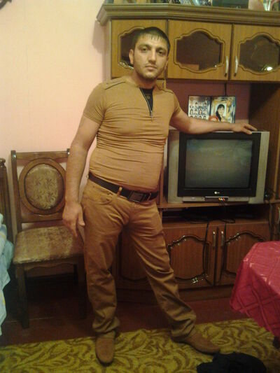 ,   Hovik, 37 ,   