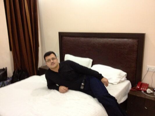  ,   Emir, 52 ,  