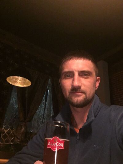  ,   Viktor, 44 ,   ,   