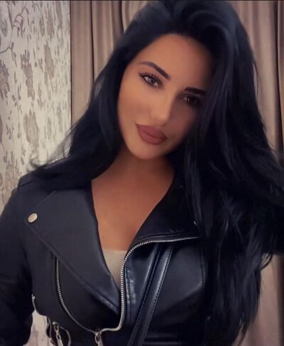  ,   Viktoria, 25 ,   ,   