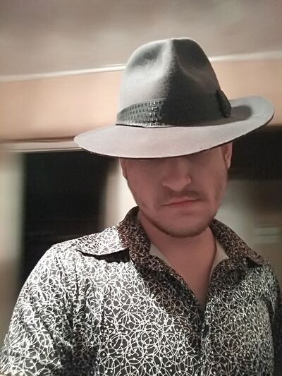  ,   Andros, 33 ,  