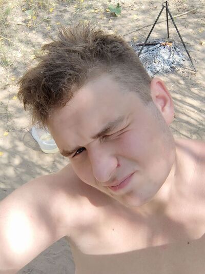  -,   Mike, 21 ,   ,   