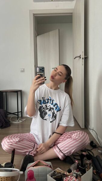  ,   Anastasia, 23 ,   c 